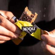 Energetické tyčinky Näak Caramel Macchiato - Ultra Energy™ Caffeine Bar