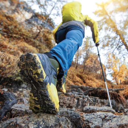 Vyšliapni si v novom - turistické topánky v zľavách až 60 %