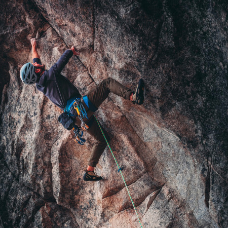 Vybavte sa na ferraty, stenu či boulder