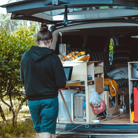 Spanie v aute: usteľte si pohodlne aj na cestách