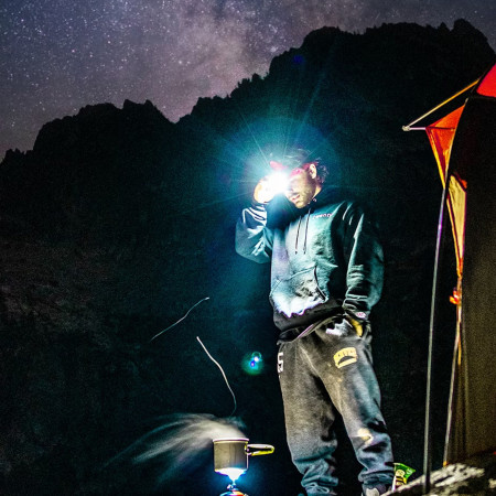 Čelovka vs. mobil: vieme, kto vyhráva