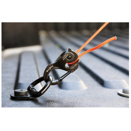 Pomocná karabína Nite Ize CamJam XT Large Aluminium Cord Tightener