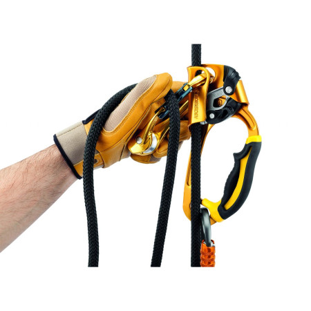 Karabína Petzl Rollclip A Triact-Lock
