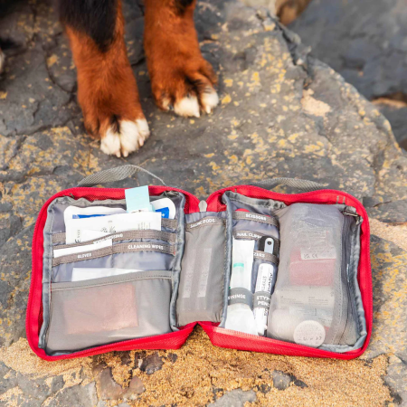 Lekárnička pre psov Mountain Paws Ultimate Dog First Aid Kit