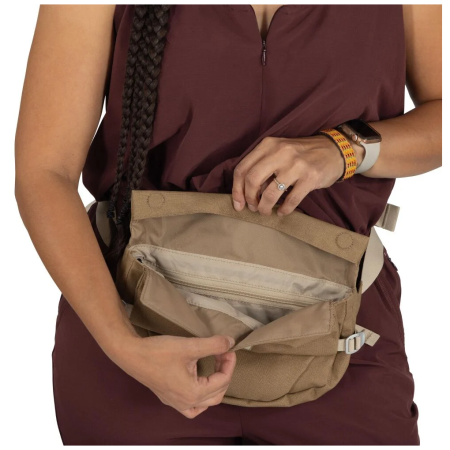 Taška cez rameno Osprey Arcane Hip Bag