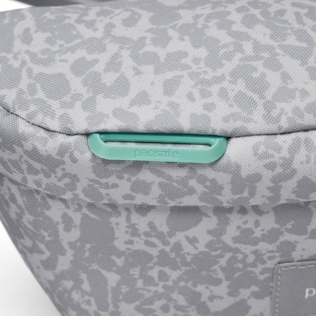 Ľadvinka Pacsafe GO sling pack