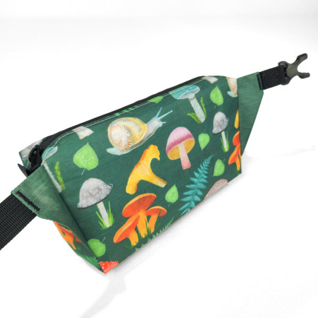 Ľadvinka High Tail Designs Fanny Pack Forest Mushroom