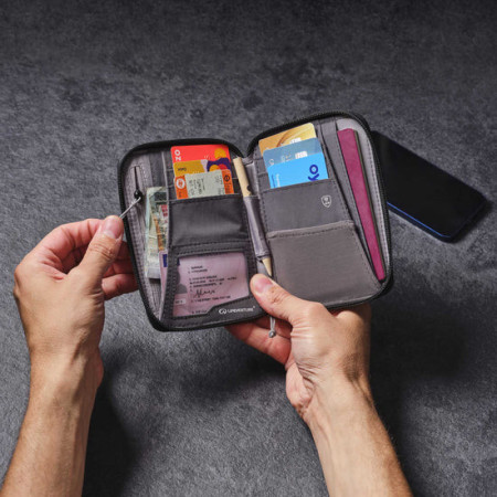 Puzdro na doklady LifeVenture Rfid Mini Travel Wallet