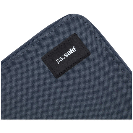 Peňaženka Pacsafe RFIDsafe compact travel organizer